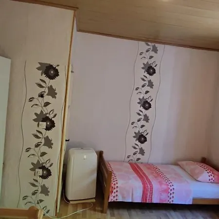 アパート Kastel Kambelovac