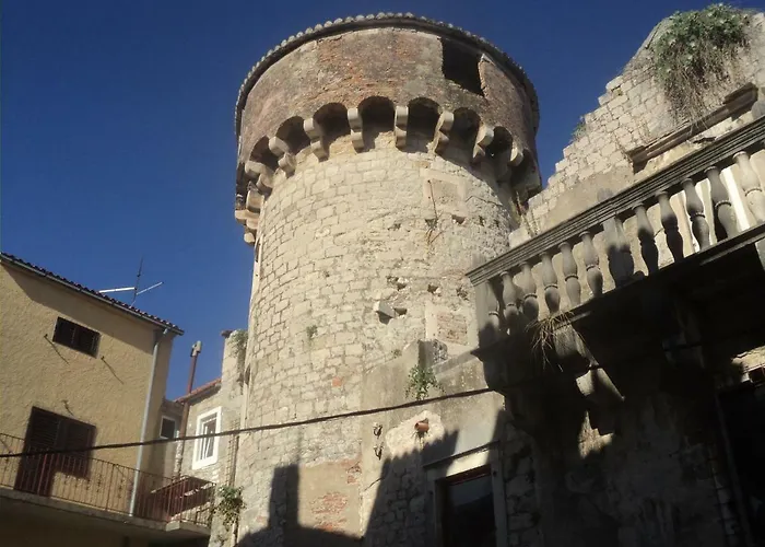 Kastel Kambelovac * Kaštela